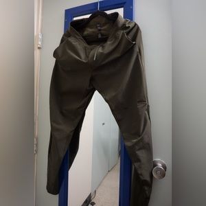 Lululemon Men’s Olive Surge Hybrid Pant sz. S